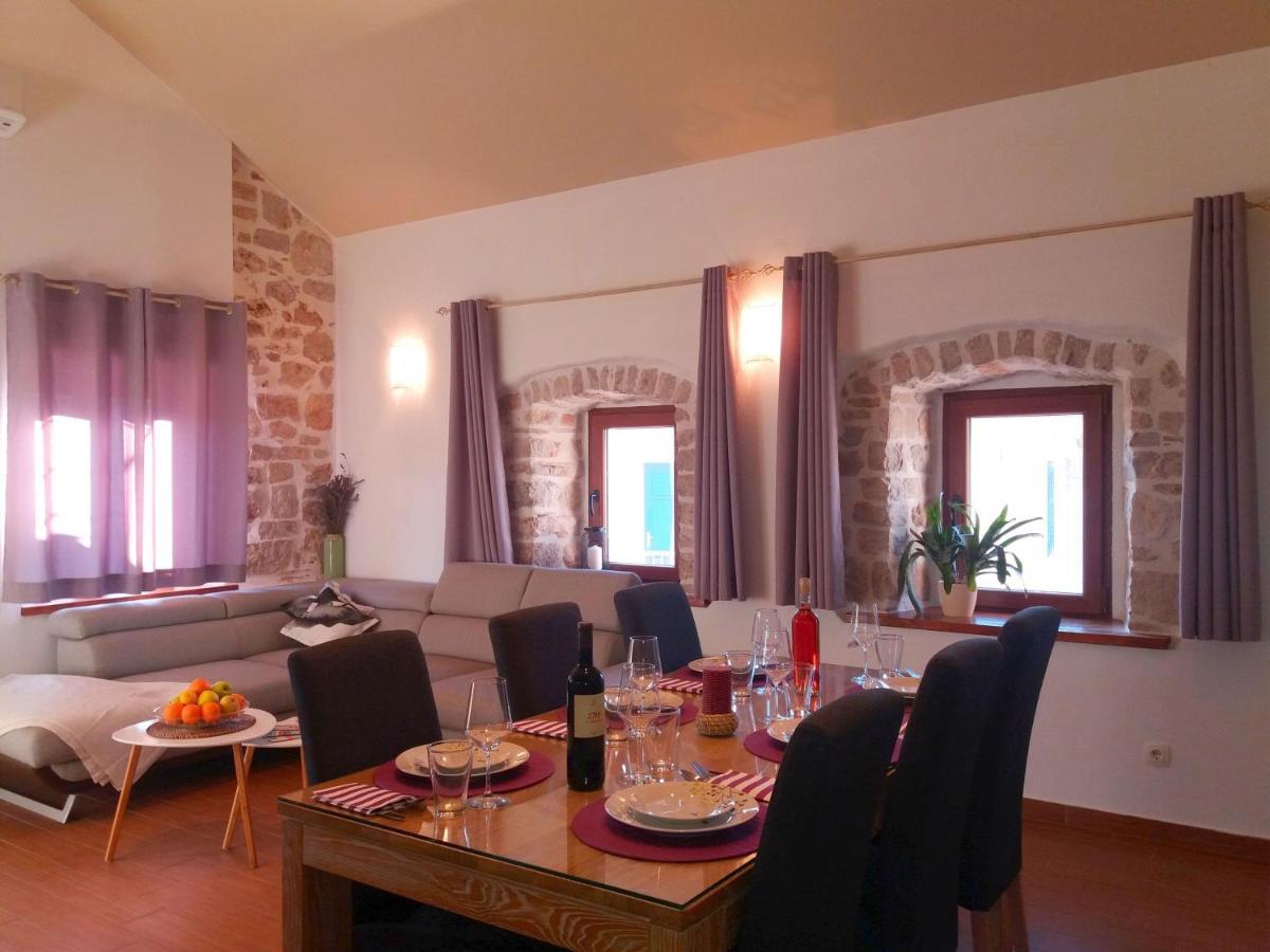Apartments With A Parking Space Jelsa, Hvar - 8713 Jelsa  Zewnętrze zdjęcie